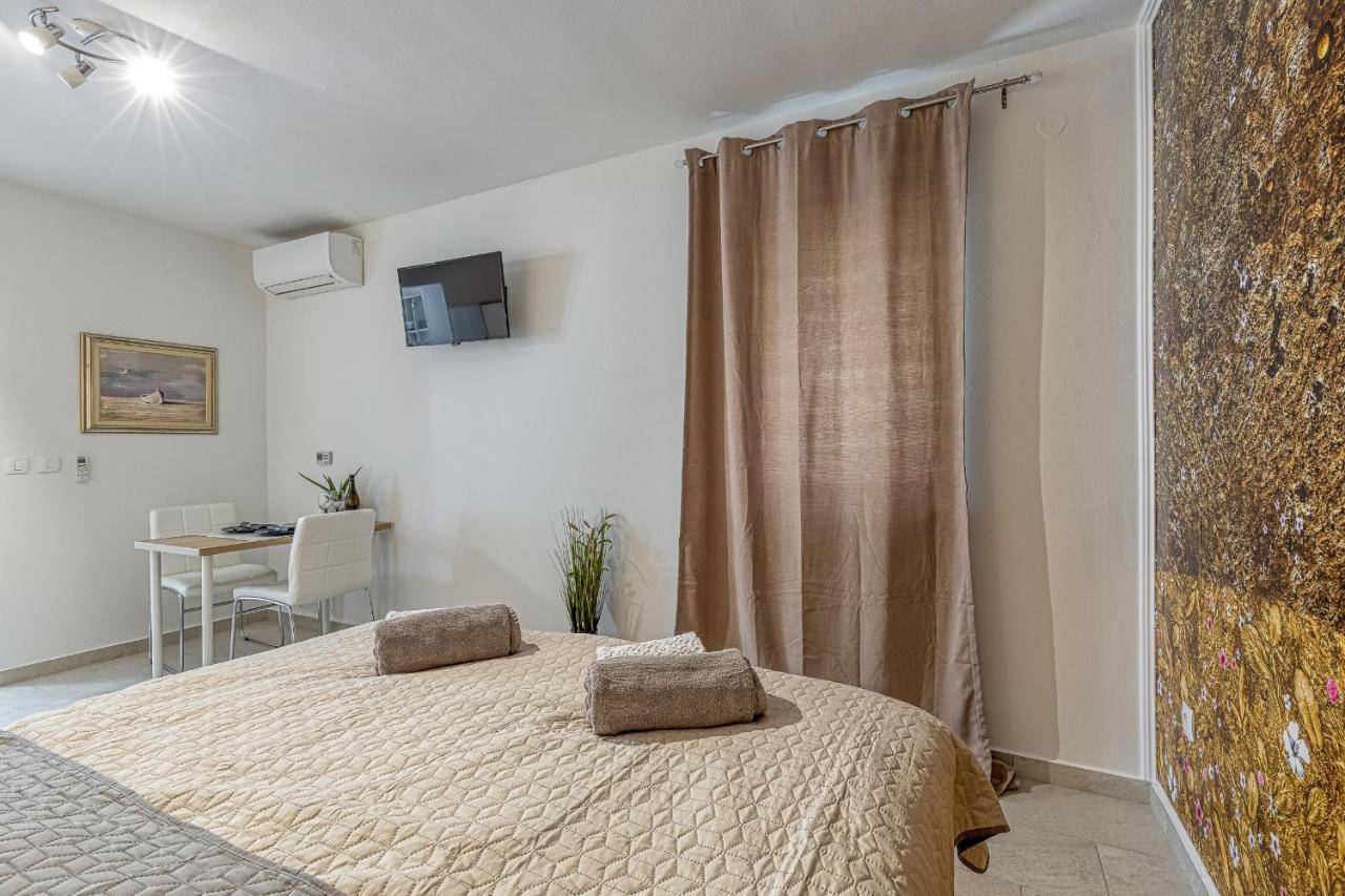 Apartments Hrestak Porec Exterior photo