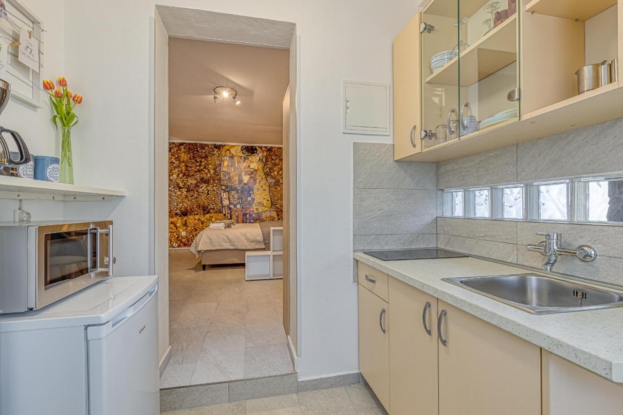 Apartments Hrestak Porec Exterior photo